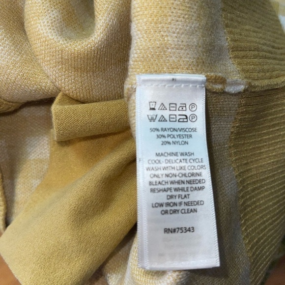 NWT- Joie Gingham Boyfriend Cardigan Sweater. Size Medium - Picture 7 of 7